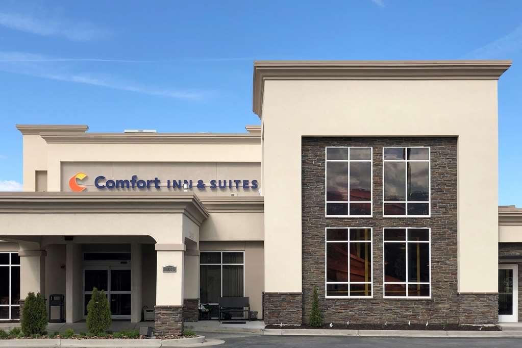 Comfort Inn & Suites Logan Near University Exterior photo