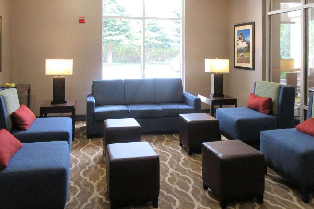 Comfort Inn & Suites Logan Near University Exterior photo