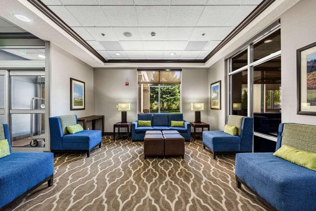 Comfort Inn & Suites Logan Near University Interior photo