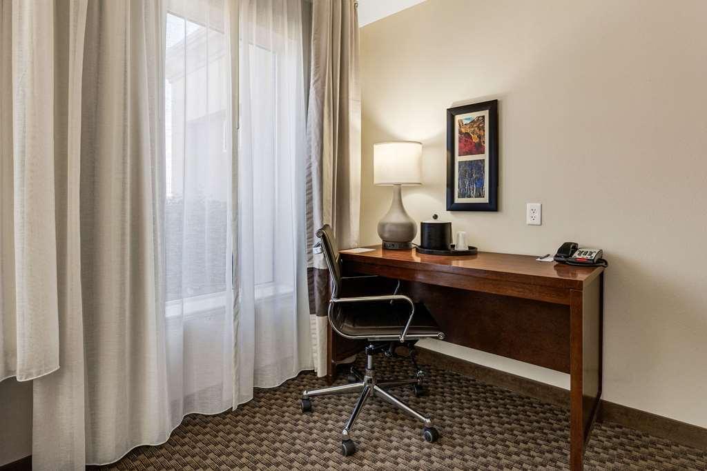 Comfort Inn & Suites Logan Near University Room photo