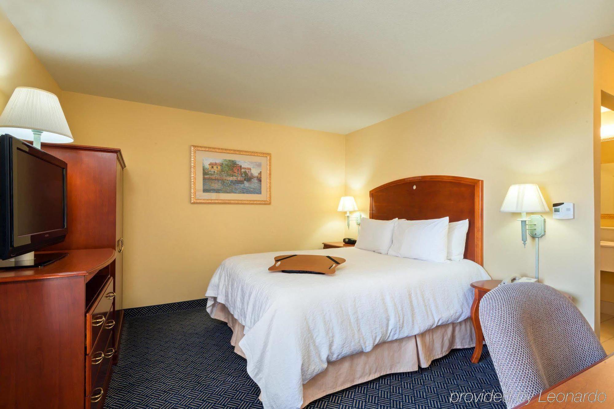 Comfort Inn & Suites Logan Near University Exterior photo