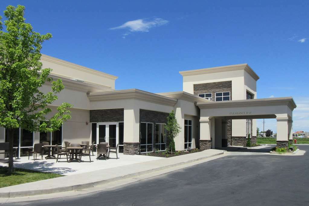 Comfort Inn & Suites Logan Near University Exterior photo